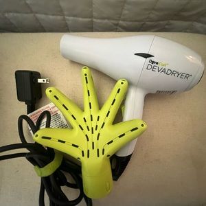 Devacurl Blowdryer with attachment